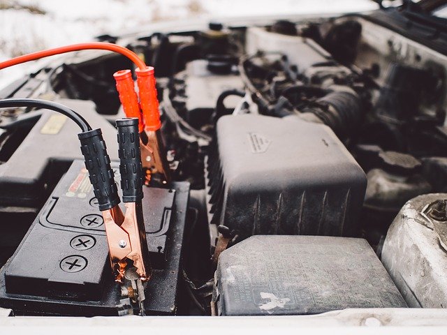 バッテリー上がりの原因は冬と夏の運転が原因ってホント バッテリーを劣化させてしまう行為は クルマガ
